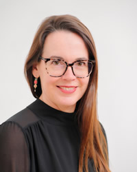 A person wearing glassesDescription automatically generated with low confidence