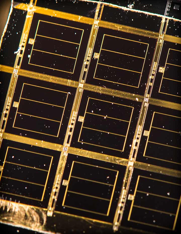 An example of a solar cell grown by D-HVPE.