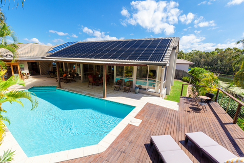 Backyard-with-swimming-pool-in-stylish-home