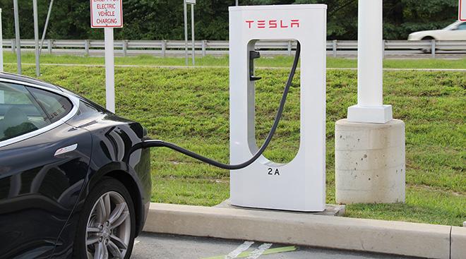 https://chargedevs.com/wp-content/uploads/2015/06/Tesla-Supercharger-2-Jeff-Cooper-CC-BY-2.0.jpg